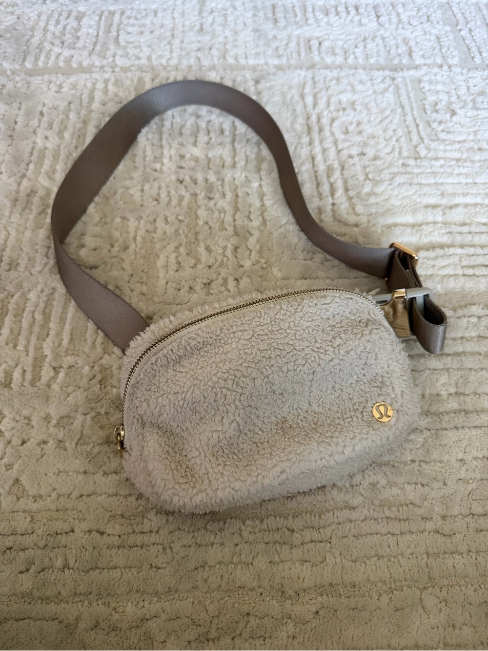 lululemon athletica Sherpa Crossbody Belt Bag in Light Taupe and Gold